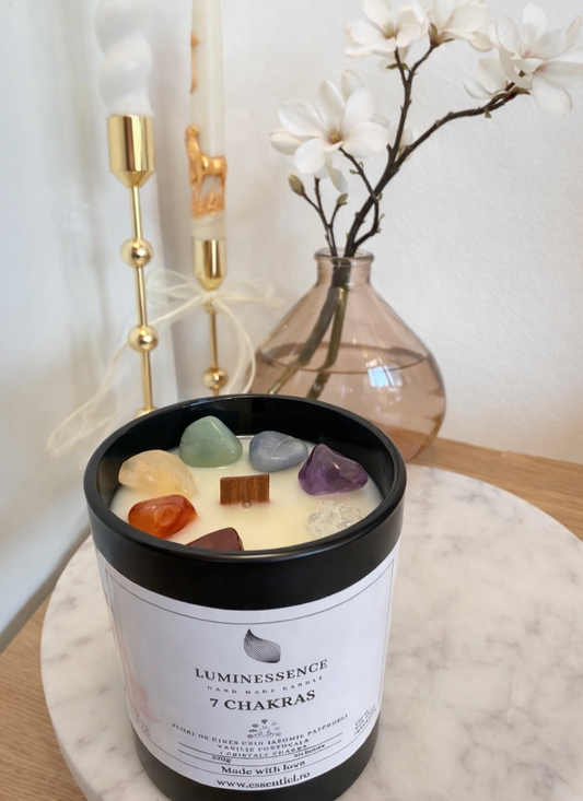 7 CHAKRE – lumânare premium cu șapte cristale naturale și fitil din lemn, Luminessence
