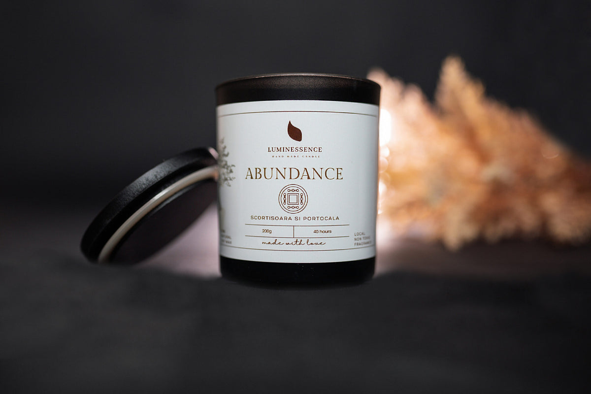 Lumânare artizanală Luminessence din ceară de soia cu cristal natural, în recipient de sticlă