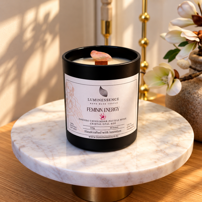 FEMININE ENERGY | Lumânare artizanală pentru energie feminină cu Opal Roz · 220 g
