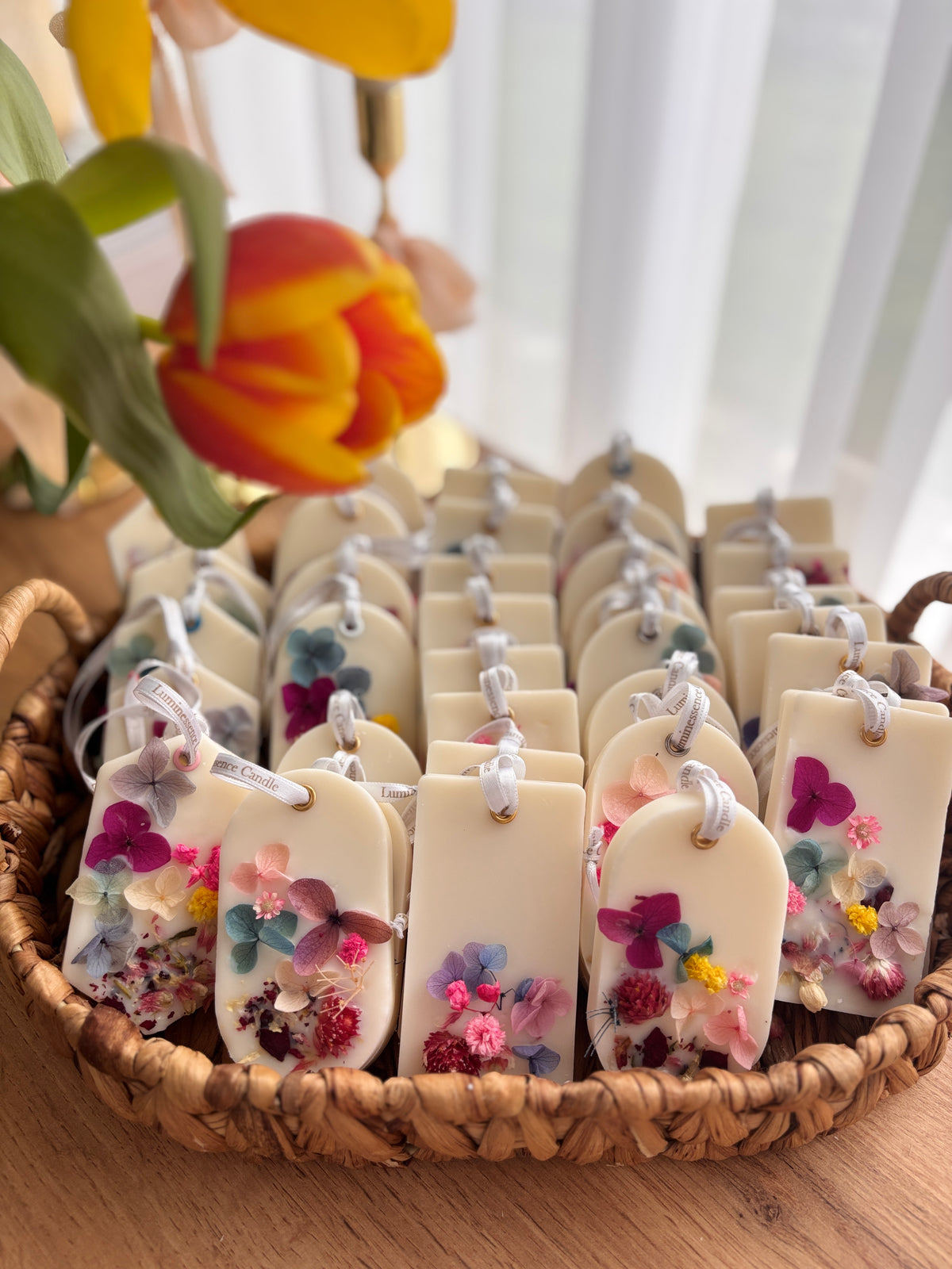 Coș cu odorizante de dulap din ceară de soia cu parfum masculin și flori criogenizate