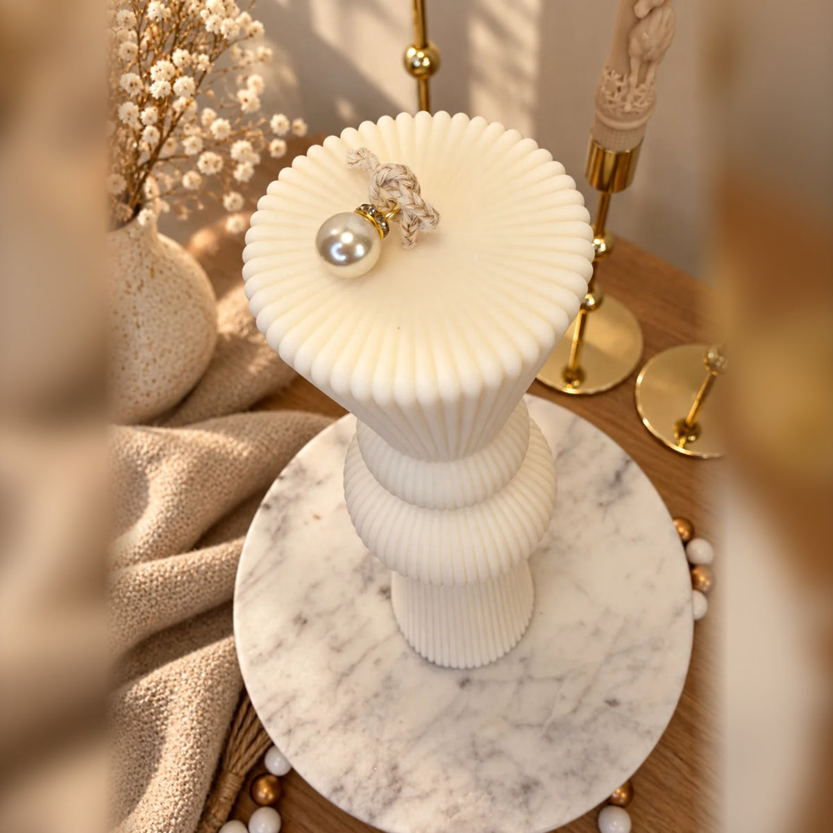 Lumânare de cununie și botez Versailles XL din ceară de soia cu bănuț gravat – Luminessence