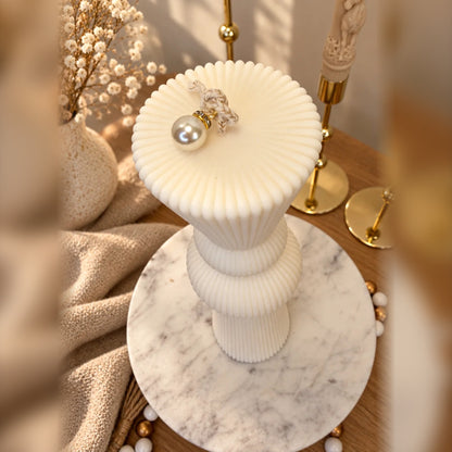 Lumânare de cununie și botez Versailles XL din ceară de soia cu bănuț gravat – Luminessence