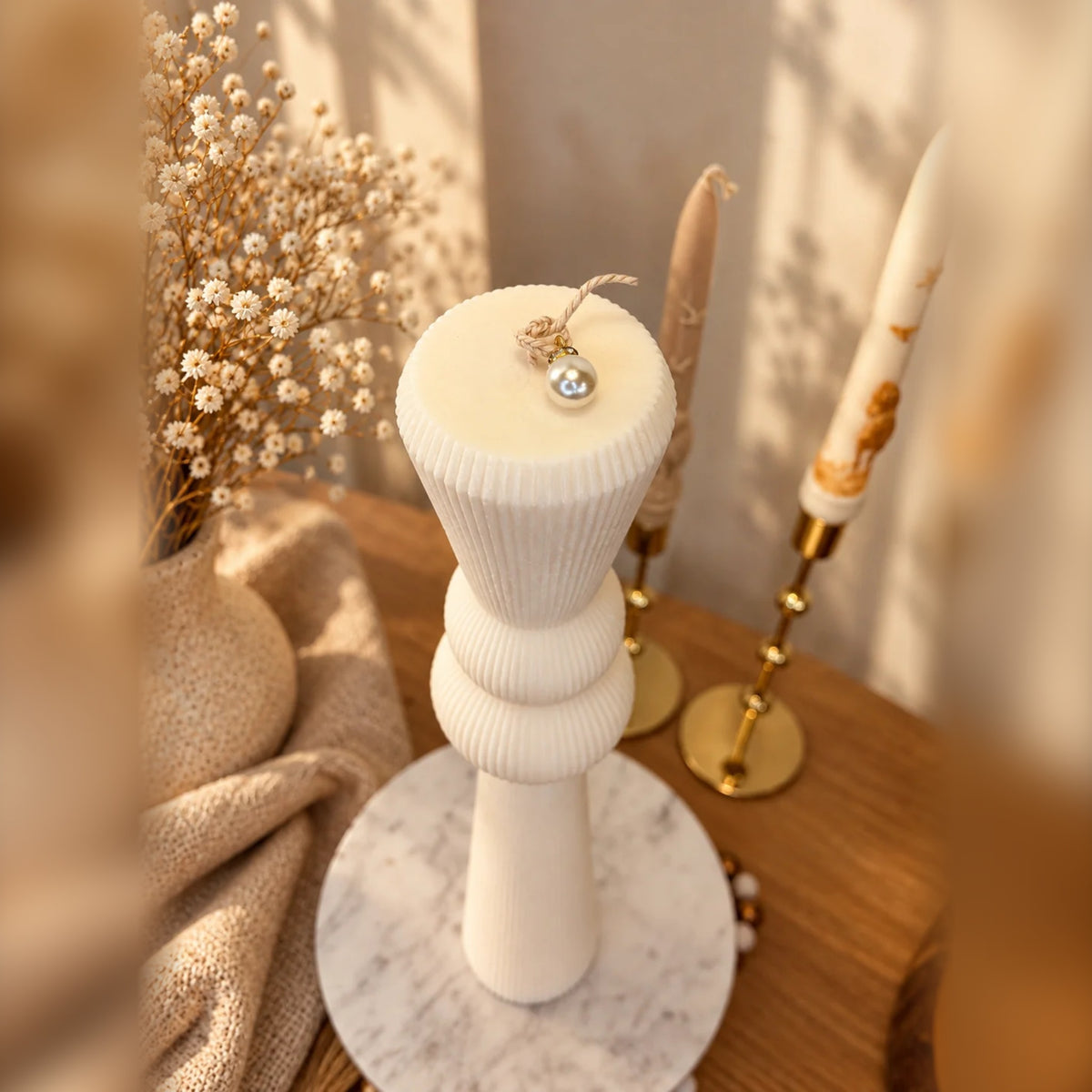 Lumânare de cununie și botez Versailles XL din ceară de soia cu bănuț gravat – Luminessence